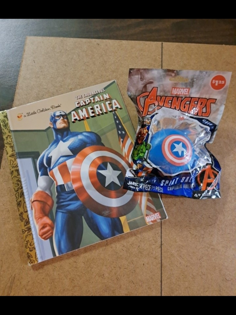 Captain America Book & Splat Ball